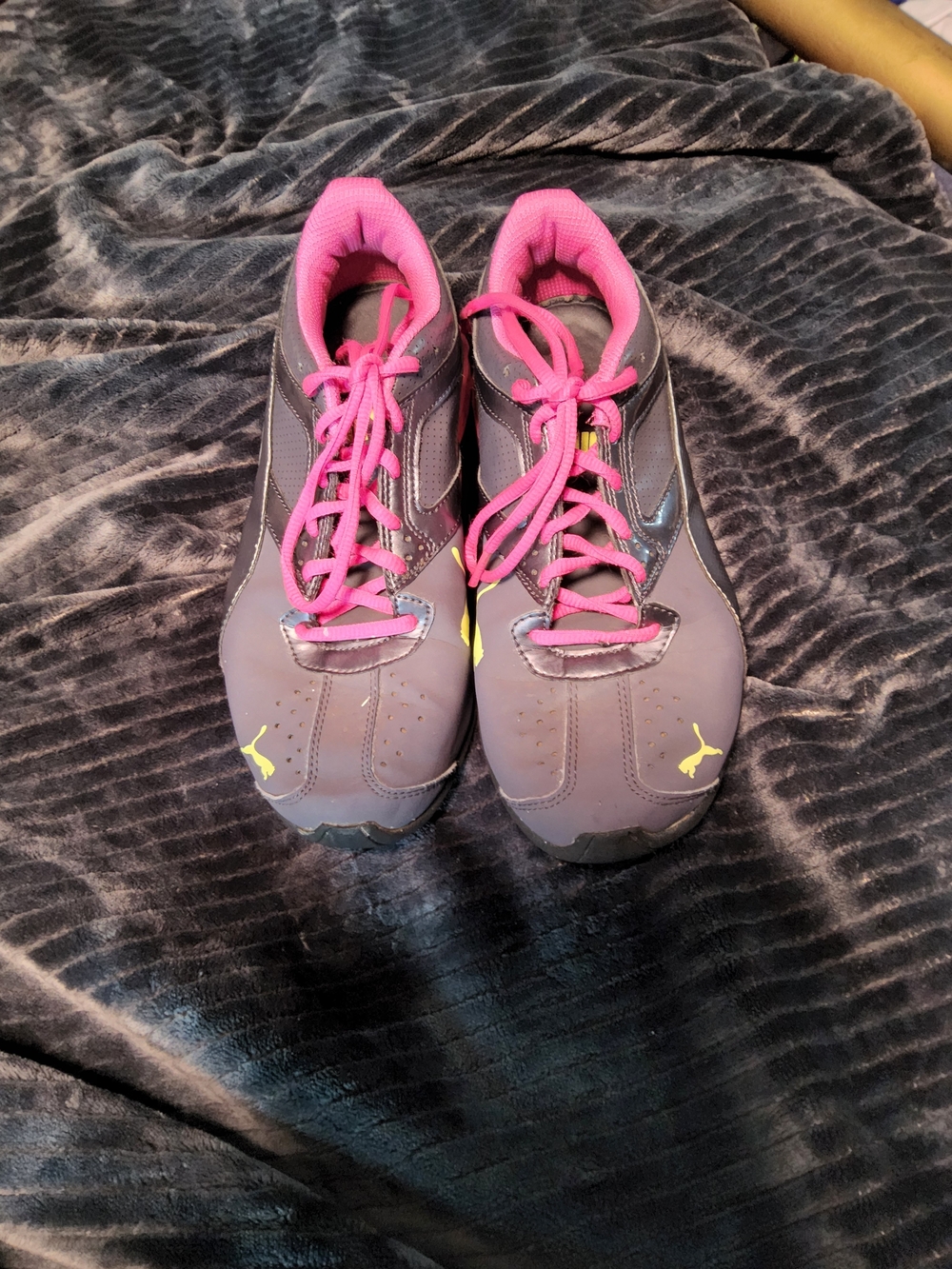 Puma Women Gray Sneakers with Pink Laces